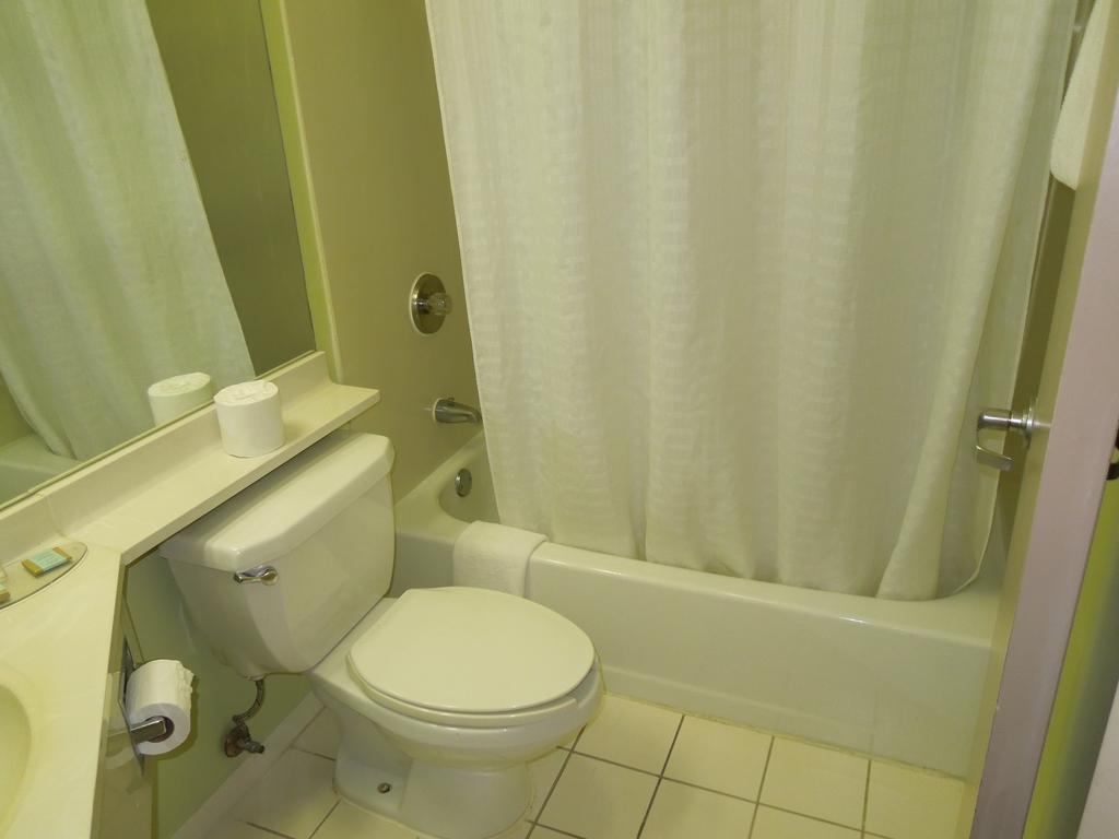 Travelodge - Cincinnati Sharonville Pokój zdjęcie